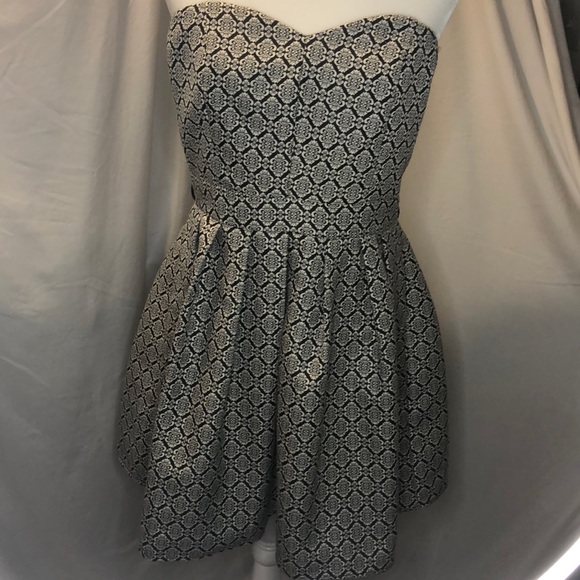 miami Dresses & Skirts - Patterned Tapestry Strapless Dress